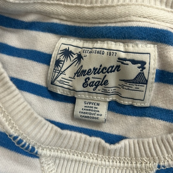 Cute bundle! AE shorts, top VV top - Picture 8 of 9